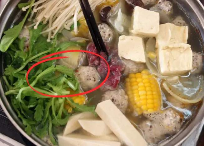 การจุ่มผักชนิดนี้ลงในหม้อไฟมีพิ.ษเท่ากับ "สารหนู" อร่อยแค่ไหนก็อย่าใส่เข้าไป