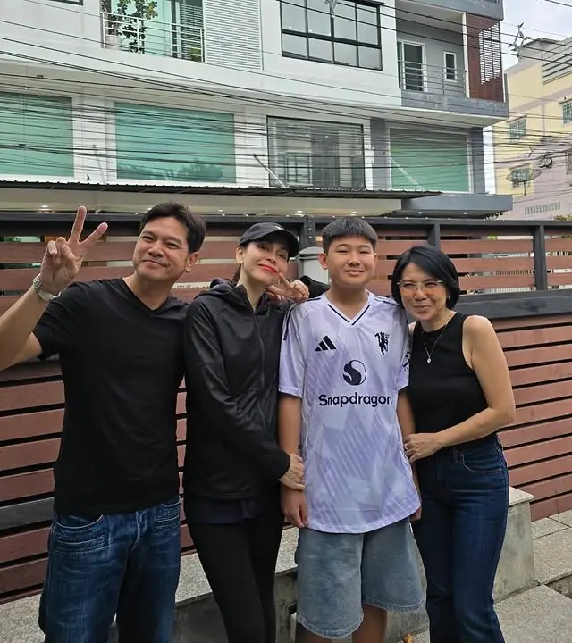 "น้องสุขใจ" ลูกชาย เต๋า สมชาย เขินหนักได้เจอ "นัท มีเรีย" พร้อมกอดอบอุ่น