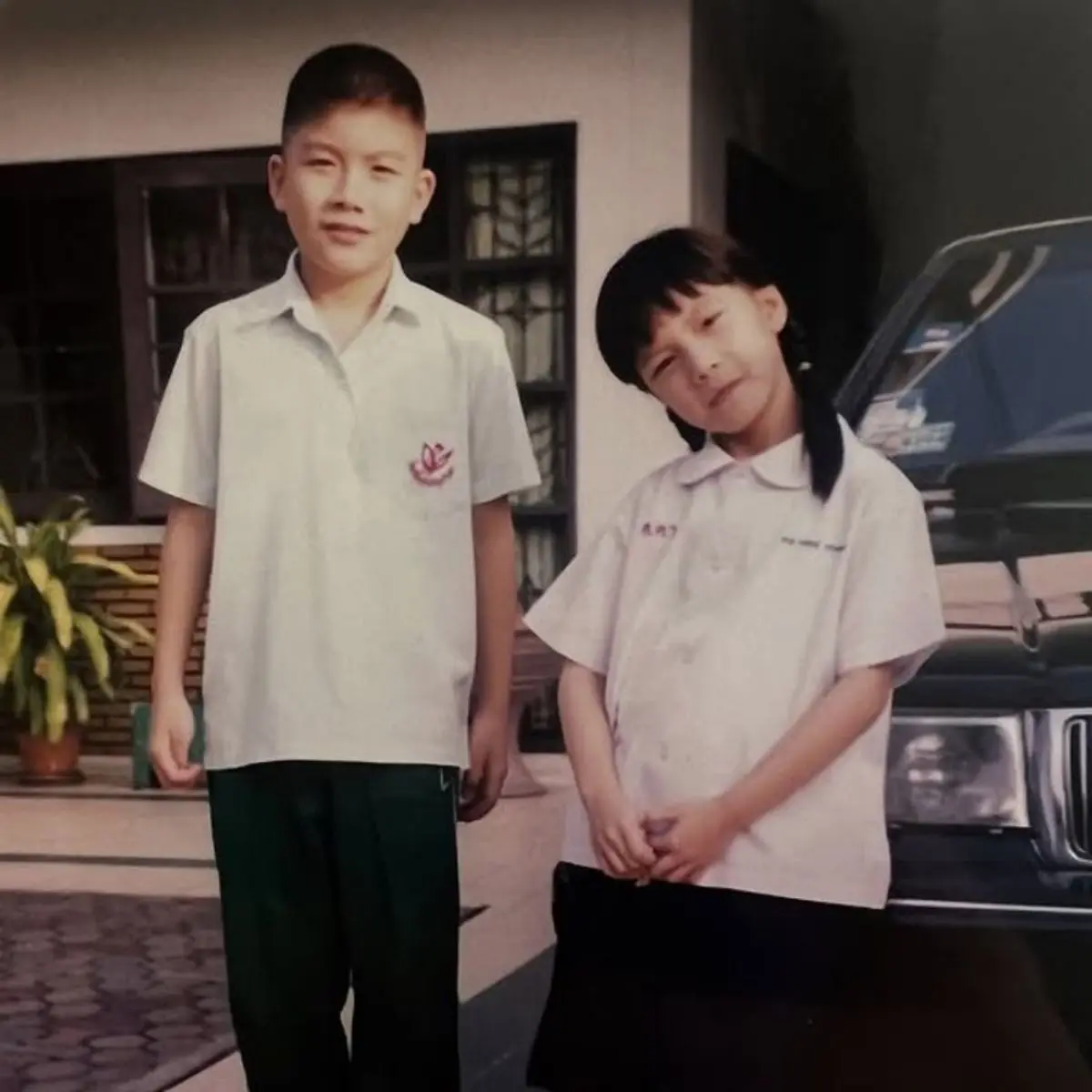 ทายซิใครเอ่ย? คู่ดาราสองพี่น้อง สนิทกันมากเป็นนักแสดง ยิ่งโตยิ่งสวยยิ่งหล่อ