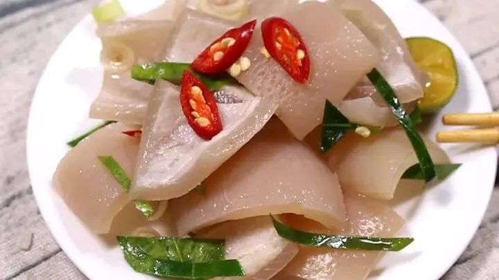 หนังหมู — หลายคนคิดว่าไม่มีประโยชน์ แต่จริง ๆ แล้วเป็นเหมือน ‘ยาวิเศษ’ ต่อสุขภาพ