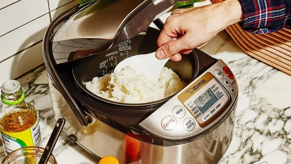 ข้าวที่ทิ้งไว้ในหม้อหุงข้าวค้างคืน กินได้หรือไม่? หลายคนถึงกับตกใจเมื่อรู้คำตอบ