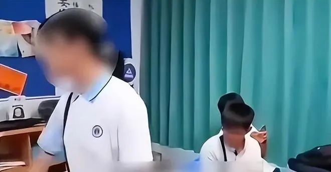 นักเรียนหญิงสาดน้ำใส่เพื่อนชาย 2 ขวด พร้อมพูดท้าทาย “รู้ไหมว่าพ่อฉันทำงานอะไร” โรงเรียนเร