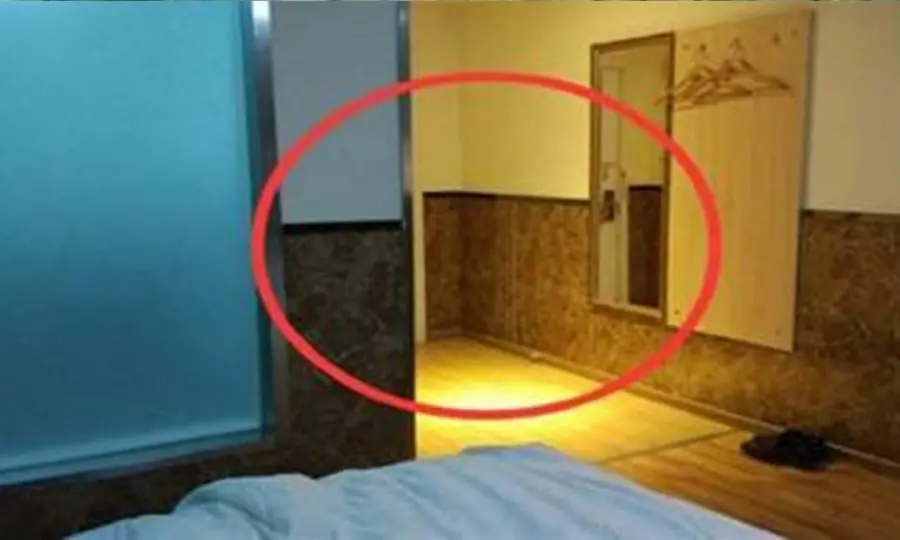 ทำไมคนฉลาดจึงเปิดไฟห้องน้ำไว้ตอนนอนในโรงแรม?