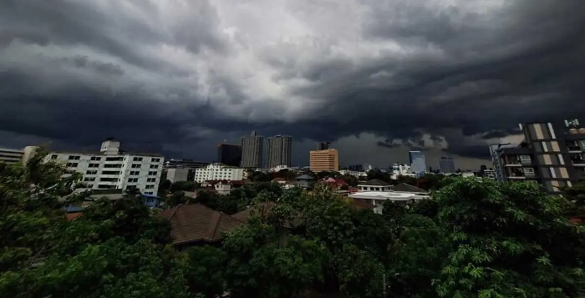 สภาพอากาศ กรมอุตุฯ เตือนฝนตกหนัก 34 จังหวัด ภาคใต้ระวังตกถึง 70 %