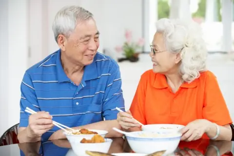 คนอายุ 60 ปีขึ้นไป ควรทานอาหารเช้าเวลาไหนดีที่สุด? ไม่ใช่ 7 โมงเช้าอย่างที่หลายคนคิด