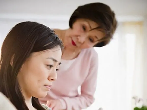 แม่สามีป่วย ลูกสะใภ้ทุกข์ใจเพราะอดีตภรรยาสามีกดดันให้ดูแล