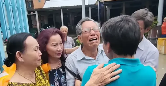 พ่อวัย 75 ปีมอบใบหนี้มูลค่า 100 ล้านบาทให้ลูกชายทั้งสามคน แต่ลูกชายทุกคนปฏิเสธ มีเพียงลูกสาว