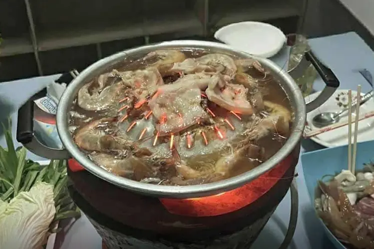 หมอเผยสาเหตุ กินหมูกระทะ ช็อกทั้งวง อาเจียนวูบ หมดสติ-นอนกลางถนน
