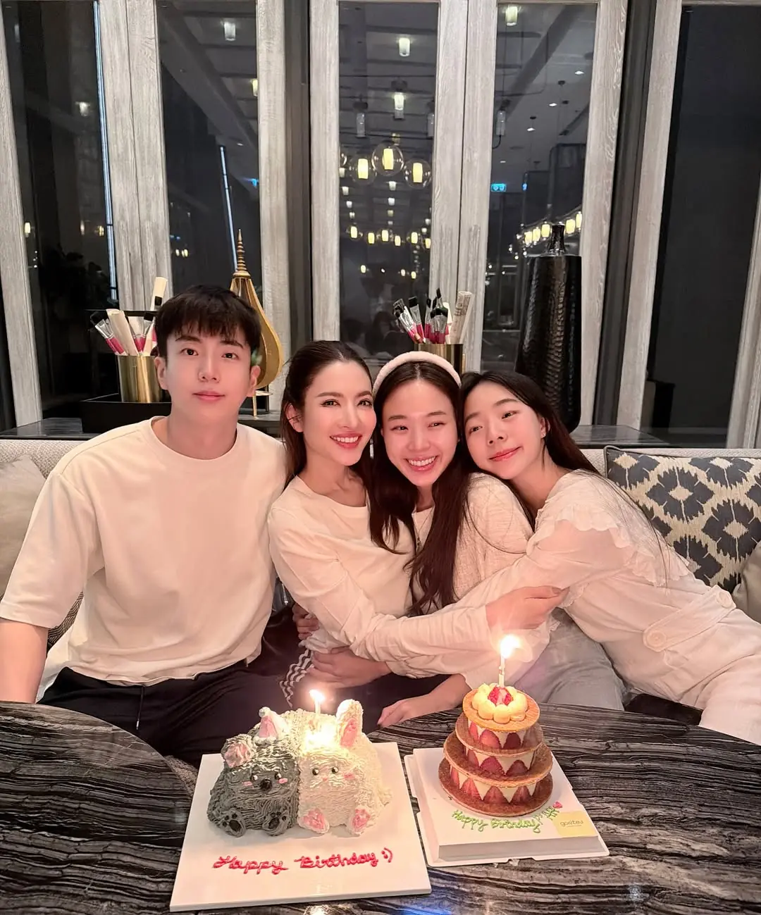 วันเกิด "แอฟ ทักษอร" เฟรมพิเศษจาก "นนกุล" ปีนี้ชัดเจนมาก ปีหน้าซีนขอแต่งงาน?