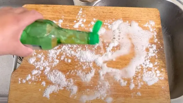 ทำตามวิธีง่ายๆ นี้แค่ 5 นาที เขียงจะกลับมาสะอาดเหมือนใหม่