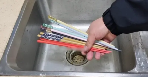 หลายๆ คน "วางยาพิษ" ตัวเองโดยเสียใจหรือขาดความรู้ ด้วยการใช้ตะเกียบ 5 ประเภทต่อไปนี้ทุกวัน