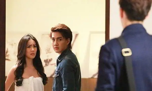 ไปเที่ยวฉลองครบรอบแต่งงาน 10 ปี แต่กลับพบว่า “ภรรยานอกใจ”