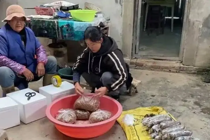 หม้ายผัวตาย ร้องไห้โฮเพิ่งรู้ "เงินหมื่น" ที่โอนมาตลอด 4 ปี คือมิตรภาพดีๆ สามีทิ้งไว้ให้!