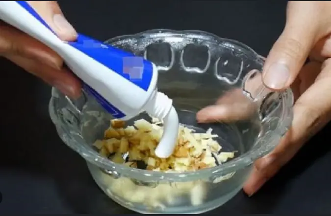 แค่ผสม "ยาสีฟันกับขิง" เคล็ดลับง่าย ๆ แต่ช่วยแก้ได้สารพัดปัญหาในบ้าน!