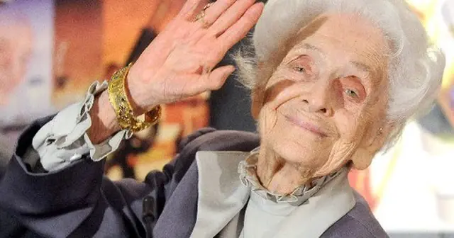 หญิงวัย 103 ปีมีจิตใจที่เฉียบแหลมเหมือนตอนอายุ 20 ปี ด้วยการตื่นนอนตอนตี 5 และทำสิ่งง่ายๆ อย่า