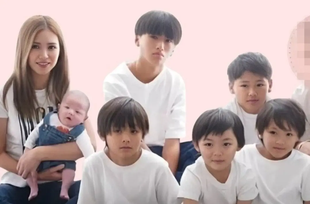 ตั้งวงไอดอลได้เลย! คุณแม่วัย 34 กับลูกชายสุดหล่อ 6 คน มีอึ้งเมื่อรู้ค่าใช้จ่ายต่อเดือน