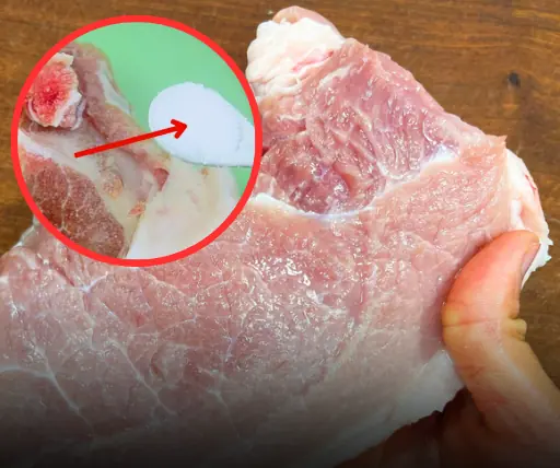 เนื้อแข็งในตู้เย็น? แค่ 5 นาที  ก็ละลายทันทีด้วยวัสดุราคาถูก 2 อย่างที่มีในครัวทุกบ้าน