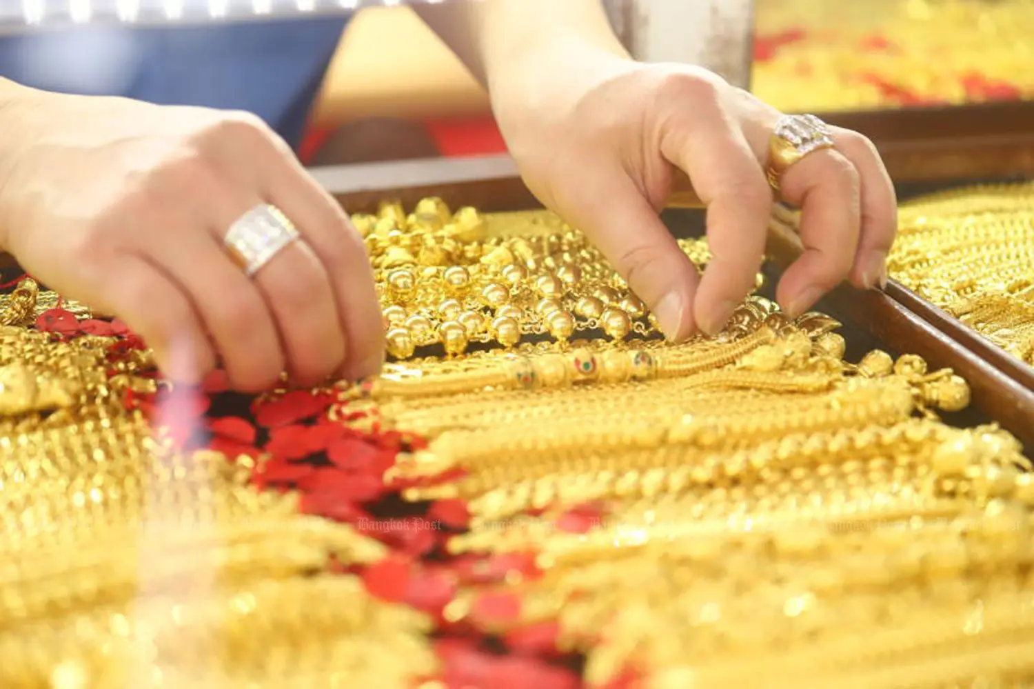 ราคาทองวันนี้ 30 ต.ค.68 ประกาศครั้งที่ 33 ผันผวนขึ้น-ลงไม่หยุด จับตาสถานการณ์ราคา