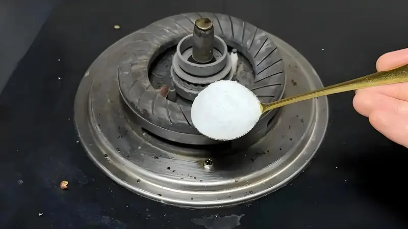 โรยเกลือลงบนเตาแก๊ส นึกว่าไร้สาระ แต่ผลลัพธ์ดีเกินคาด