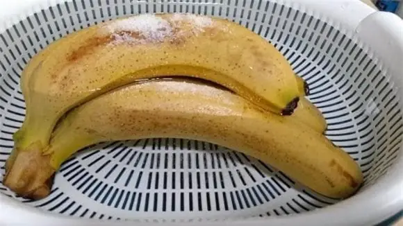 เจ้าของร้านผลไม้เผยเคล็ดลับเด็ด! สอนวิธีเก็บกล้วยให้สดใหม่ ไม่ช้ำ ไม่เน่า อยู่ได้นานถึง 7