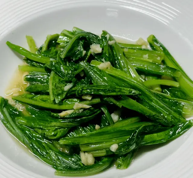 คำเตื.อนจากแพทย์ผู้เชี่ยวชาญ 3 เมนูผัก "คุ้นเคย" ที่อาจซ่อนภัย.เงี.ยบ ก่อม.ะ.เ.ร็.งโดยไม่รู้ตัว