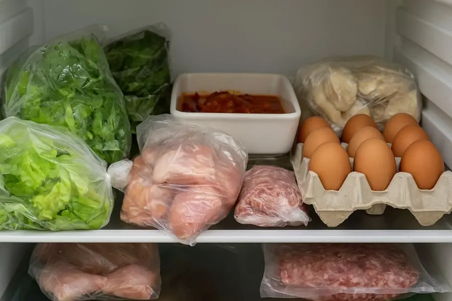 5 พฤติกรรมใช้ตู้เย็นแบบผิด ๆ ทำให้เชื้อแบคทีเรียพุ่ง 10 เท่า หลายคนยังทำอยู่ทุกวัน