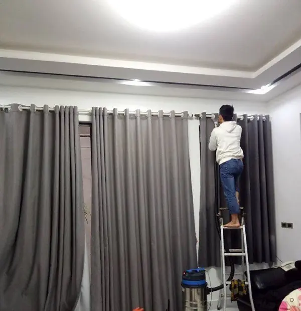 ไม่ต้องถอด ไม่ต้องใช้น้ำ — 3 วิธีทำความสะอาดผ้าม่านใหม่นุ่มเหมือนใหม่ได้ง่ายที่สุด