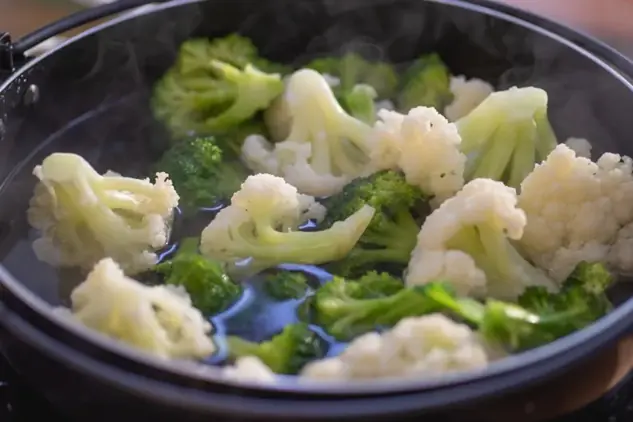 สาววัย 25 ปี ป่ว.ยห.นักเพราะกินผักต้มแบบนี้!