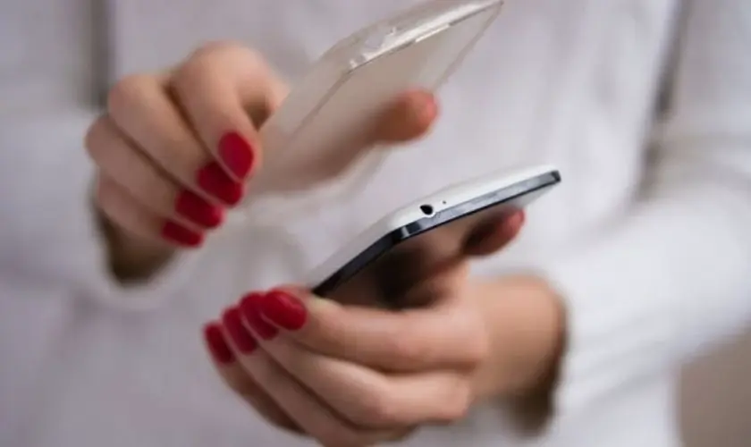 หม.อเตื.อน! เคสมือถือ 3 แบบ เสี่ยงสา.รพิ.ษสะส.มในร่าง.กาย กระทบสมอง-ไ.ต.พั.ง–ม.ะ.เ.ร็.งถามหา