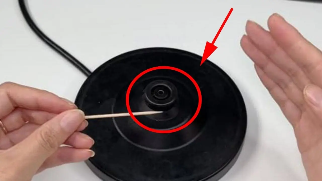 เสียบไม้จิ้มฟันไว้ในกาต้มน้ำไฟฟ้า เคล็ดลับง่าย ๆ ที่ทุกบ้านควรรู้ ไม่รู้ถือว่าน่าเสียดา