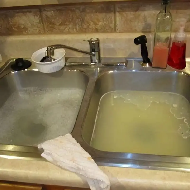 ระวัง! การเทน้ำร้อนลงอ่างล้างจานอาจไม่ปลอดภัยอย่างที่คิด