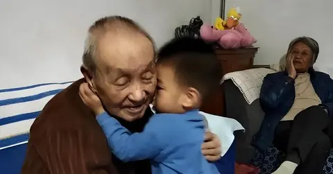 เรียงความเรื่อง “คุณปู่ของผม” ของเด็กชายชั้นประถมปีที่ 2 คว้ารางวัลรองชนะเลิศระดับประเทศ