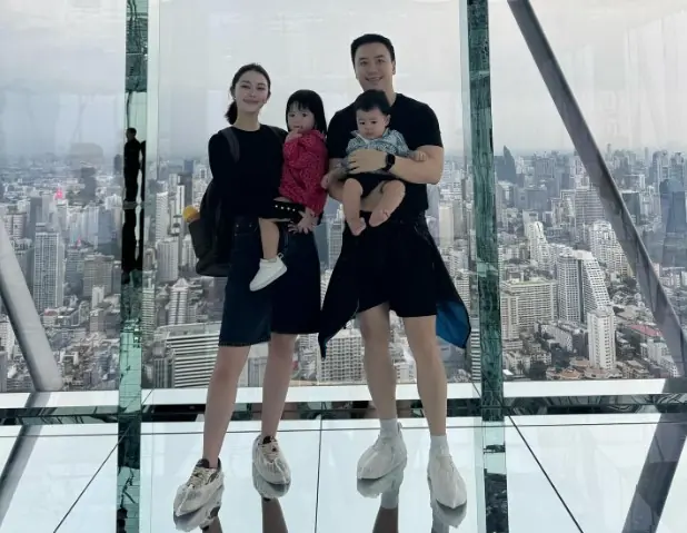 "แพทริเซีย" ถ่ายภาพครอบครัว รังษีสิงห์พิพัฒน์ 2 พี่น้องจะโตทันกันแล้ว