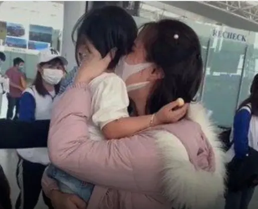 สองแม่ลูกกินบะหมี่ เจ้าของร้านเรียกเก็บกว่า 7 หมื่นบาท ก่อนแจ้งตำรวจ ผ่านไป 1 สัปดาห์เกิดเร