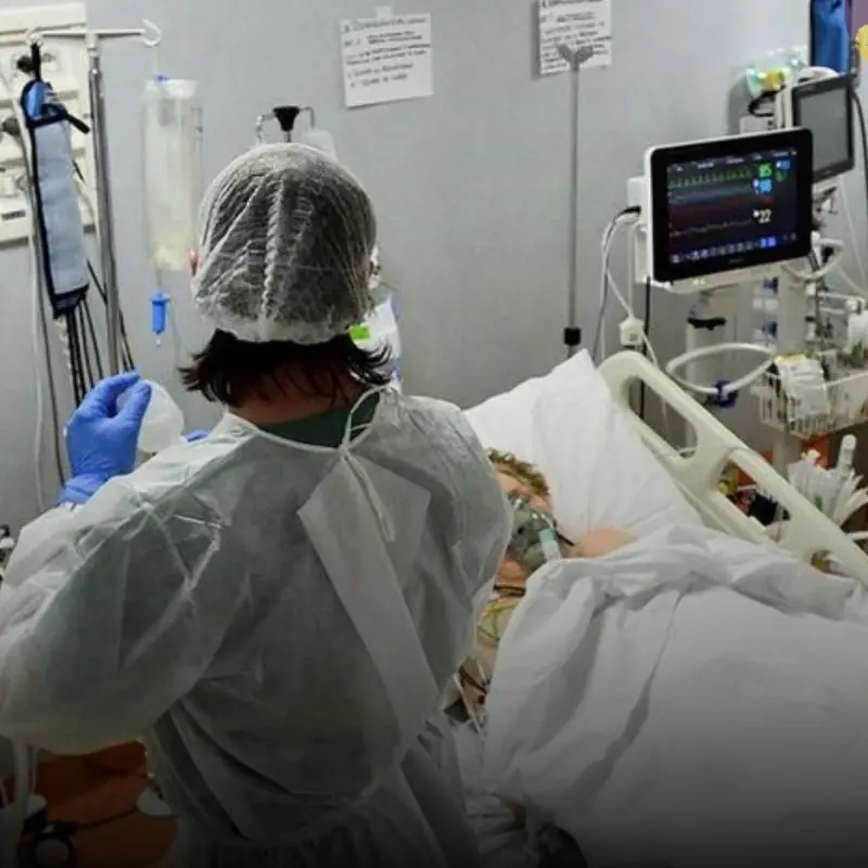 ชายวัย 65 ปีเสียชีวิตตอน 5 ทุ่ม — แพทย์เตือน! อย่าดื่มเครื่องดื่ม 5 ชนิดนี้ก่อนนอน แม้จะกระหายน