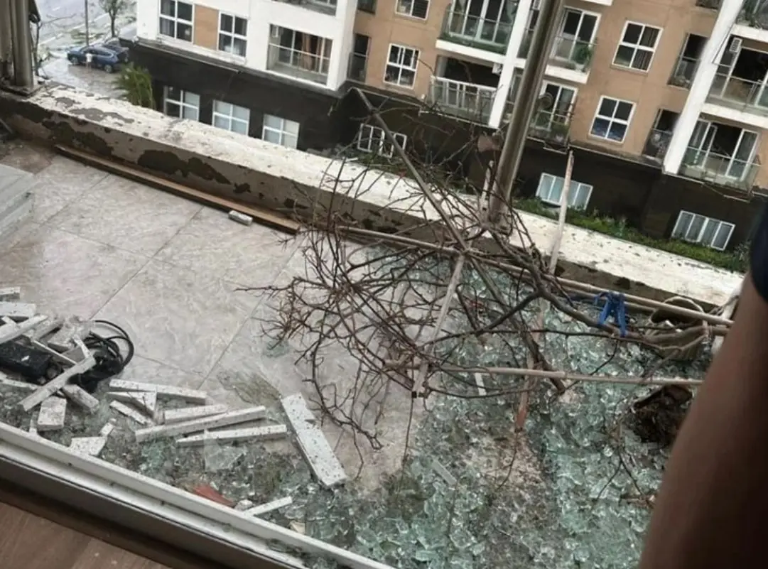 เตื.อนแล้วนะ คนอยู่ตึก-คอนโด เกิดพ.า.ยุ "อย่าทำสิ่งนี้" ไม่ใช่แค่บ้.า.น.พั.ง อันต.รายถึงชี.วิ.ต!