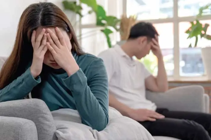 ฉันรู้สึกเหนื่อยและหมดแรง เมื่อรู้ว่าสามียังติดต่อกับแฟนเก่าอยู่