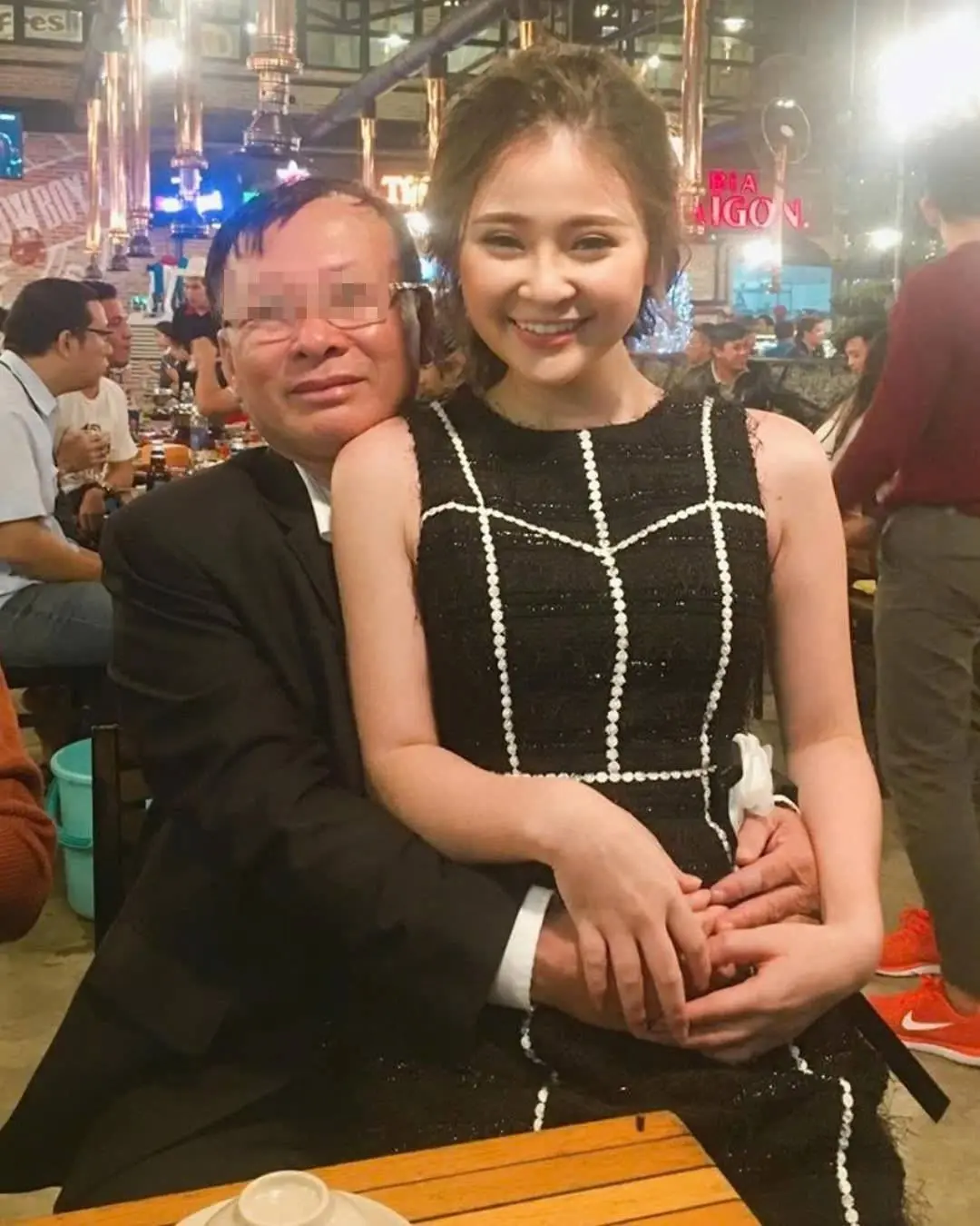 ผมอายุ 40 ปี แต่งงานมา 16 ปีแล้ว มีลูกสาว 2 คน — คนโตอายุ 13 ปี และคนเล็กอายุ 8 ปี