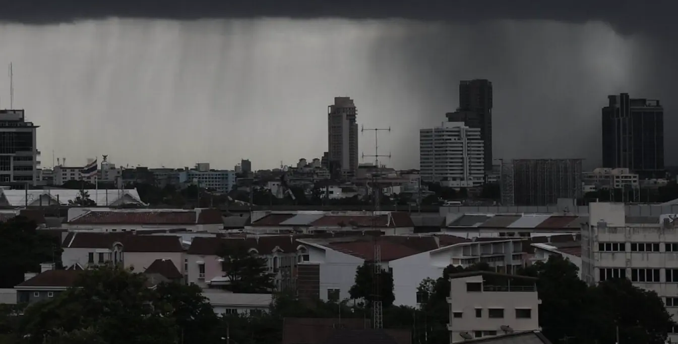 กรมอุตุนิยมวิทยา เตือนฉบับที่ 8 พายุคัลแมกี เปิดชื่อจังหวัดไหนโดนบ้าง เช็กเลย