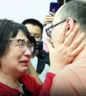 เรื่องราวสุดสะเทือนใจของแม่ชาวจีนที่ใช้เวลา 32 ปีตามหาลูกชายที่ถูกลักพาตัว