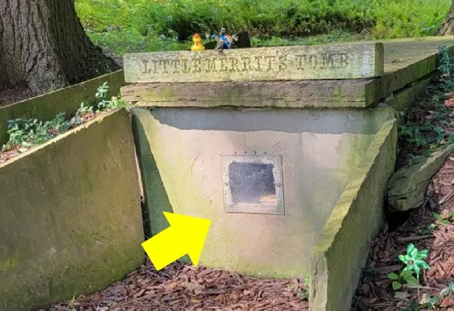 สุสานที่มี “หน้าต่างแห่งแสง” – เรื่องราวอันอบอุ่นของความรักจากพ่อแม่สู่ลูกชาย