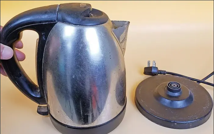 เสียดายแค่ไหนก็ต้องทิ้ง! 4 กาต้มน้ำไฟฟ้าอันตราย ดื่มน้ำแต่ละแก้วเหมือนกลืน “เชื้อมะเร็ง”