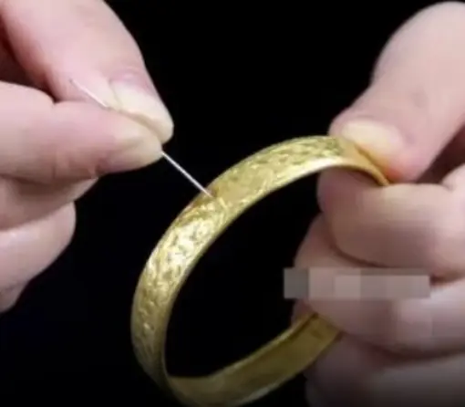 แค่พกเข็มเล็ก ๆ ไปด้วย! ทองปลอม–ทองแท้รู้เลยใน 3 วินาที ก่อนเสียเงินหลักหมื่น!