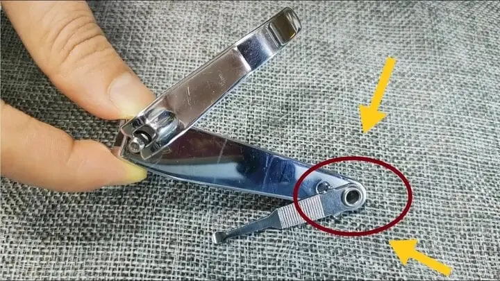 รูเล็กๆ บนกรรไกรตัดเล็บมีหน้าที่อะไร?