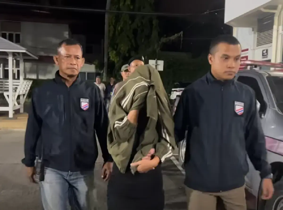 เปิดอาชีพแท้จริง สาว 42 ถ่ายคลิปบนกระบะคู่หนุ่มรัสเซีย