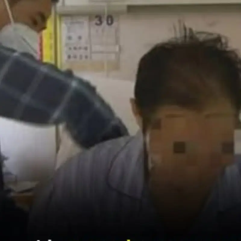 ชายคนหนึ่งป่วยเป็น มะเร็งกระเพาะอาหาร — แพทย์ชี้ชัดว่า อาหาร 5 ประเภทที่เก็บไว้นานในตู้เย