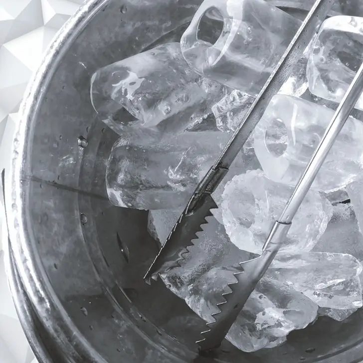 เฉลยแล้ว ทำไมร้านอาหารใส่น้ำแข็งในถังอะลูมิเนียม เขาวางแผนมาแล้วสินะ!