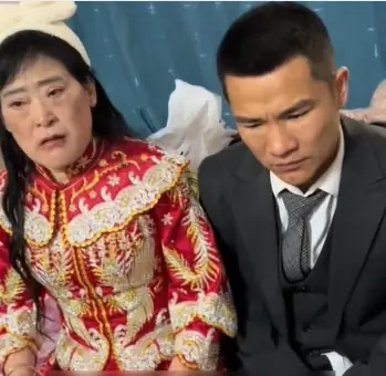 แม่เจ้าบ่าว “ร้องไห้เหมือนสายฝน” ลูกชายวัย 33 แต่งเมียแก่ 68 เจ้าตัวตอบแล้วสุขหรือเศร้า?!