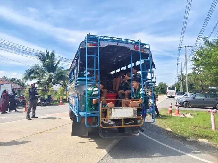 เปิดทะเบียน 4 ล้อสุดขลัง รถขนฝันพา "หมอนทองวิทยา" สู่ม้ามืดบอล 7 สี ที่เซียนหวยไม่พลาด!