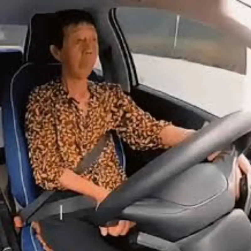 “คุณป้า” วัย 60 ปี เบื่อชีวิตคู่ ตัดสินใจออกจากบ้านอยู่คนเดียว 3 ปี — เมื่อเห็นภายในรถ ใคร ๆ ก็